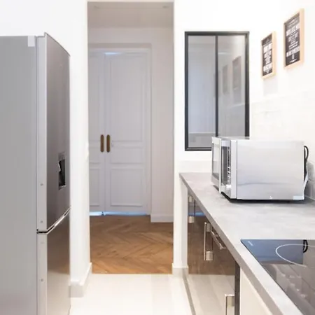 Spacious And Bright Apt At The Arc De Triomphe Paris