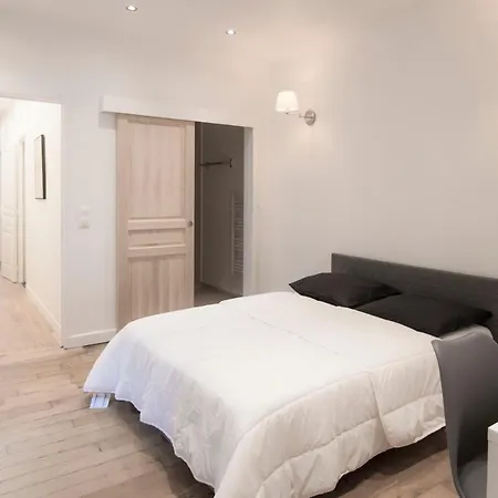 Spacious And Bright Apt At The Arc De Triomphe Lägenhet