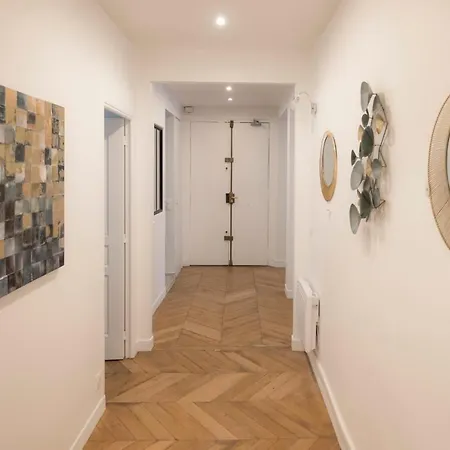 Spacious And Bright Apt At The Arc De Triomphe Paris